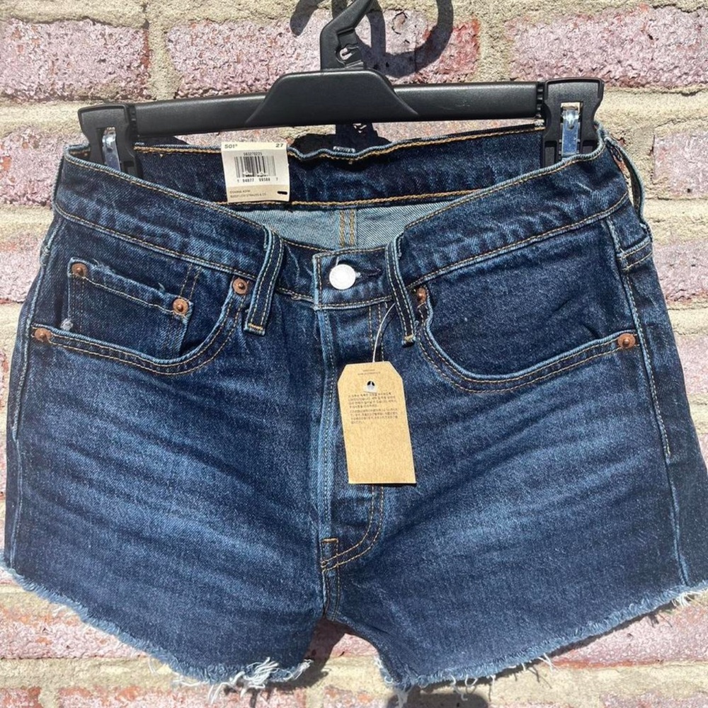 Levi’s 501 Shorts (Brand New) - Size 27